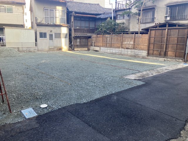 その他　近隣月極駐車場　建物すぐ裏です！