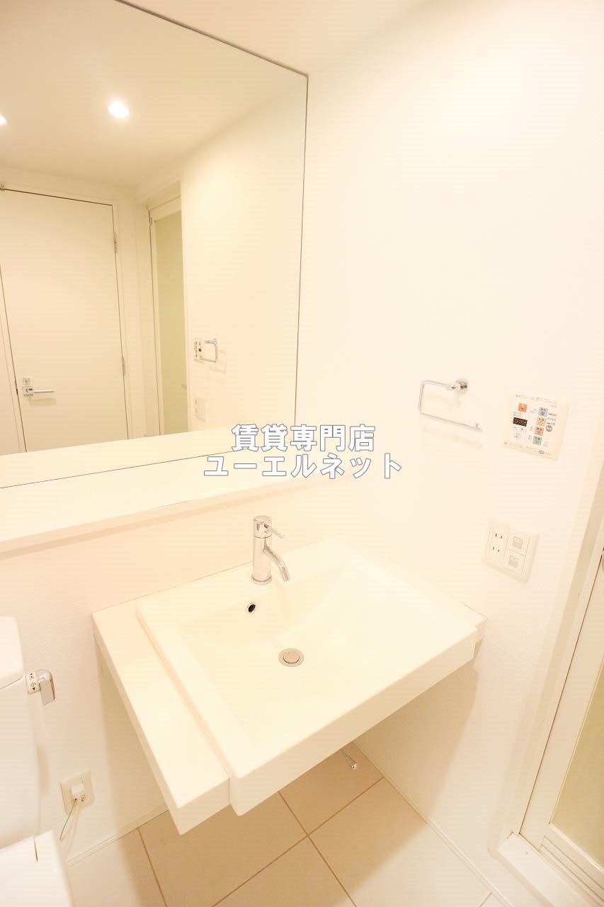 洗面設備　清潔感ある独立洗面台で毎日気持ちよく♪