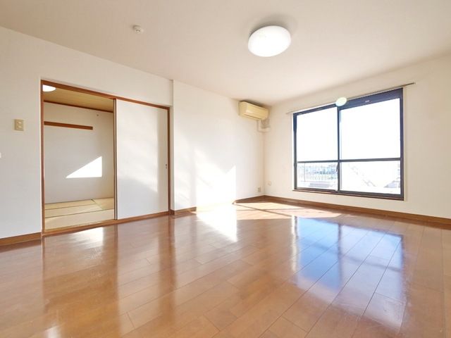 居室・リビング　※別部屋参考写真です