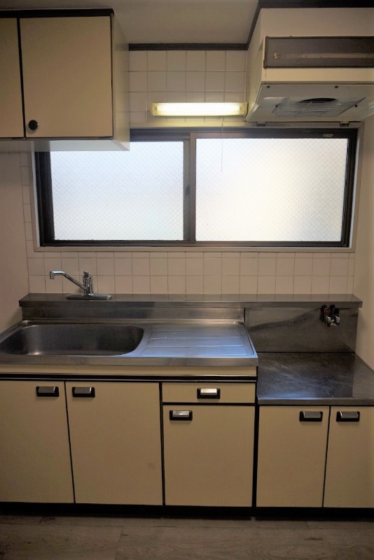 キッチン　玄関