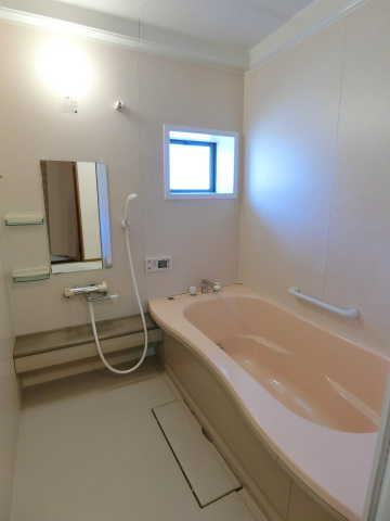 バス・シャワールーム　追炊き付きの大型一坪風呂