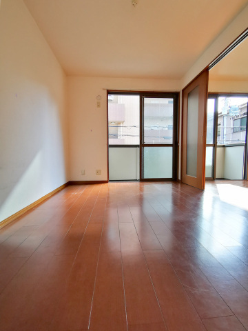 その他部屋・スペース　南向きで日当り良好の洋室6帖