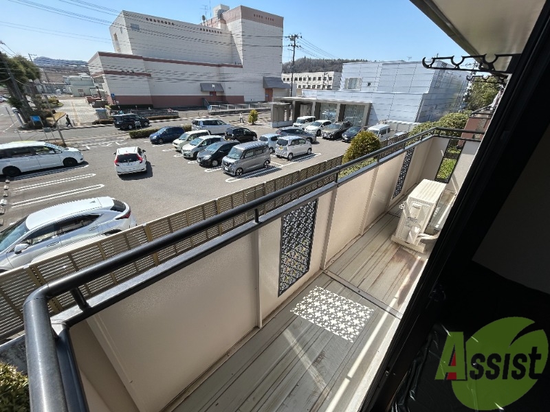 バルコニー　バルコニーはこちらです。洗濯もが干せますね。