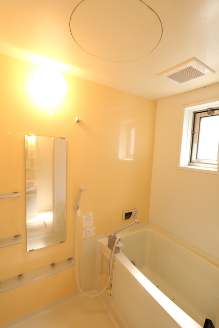 バス・シャワールーム　☆冷めても安心な追焚機能付バス☆