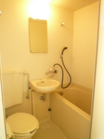 バス・シャワールーム　３点ユニットバスです
