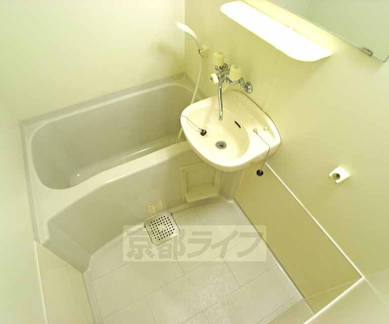 バス・シャワールーム　キレイで清潔感があります。