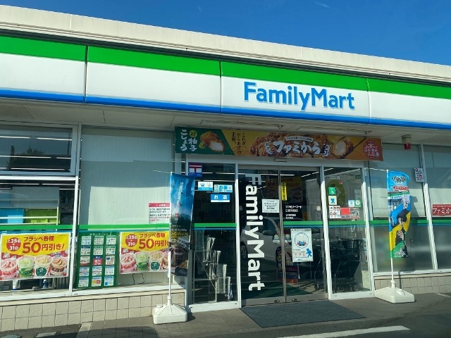 コンビニ　ファミリーマート日野栄町店（コンビニ）まで393m