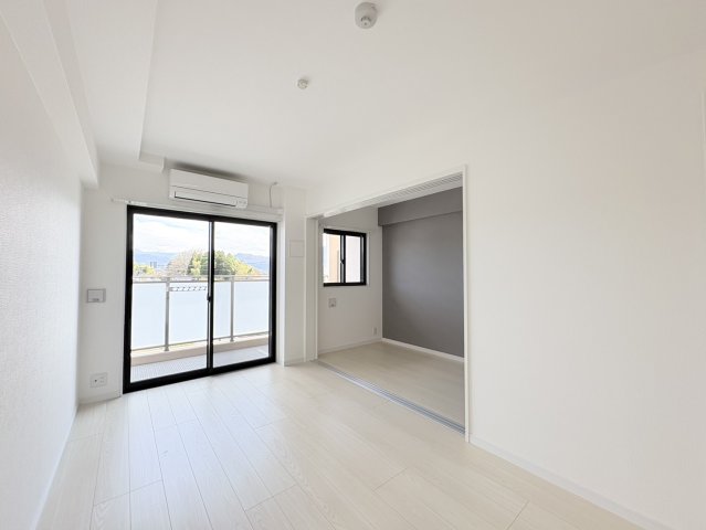 居室・リビング　参考写真になりますのでご承知おき下さい。