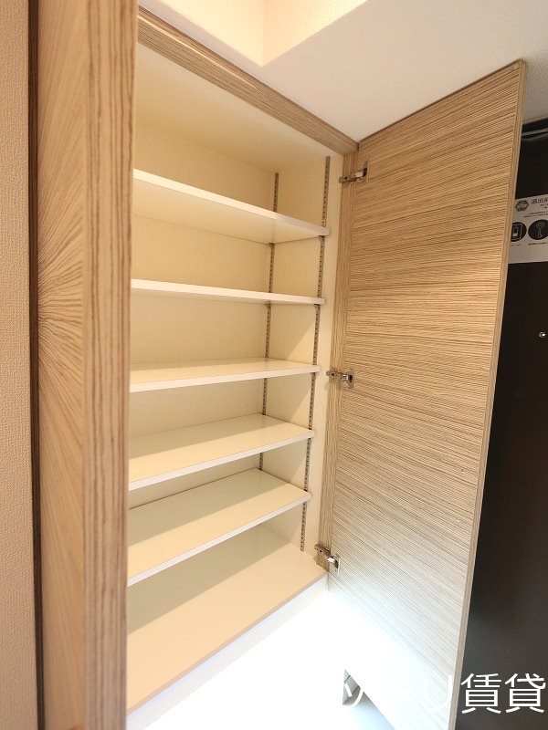 収納　画像は別号室の為、現状優先になります。