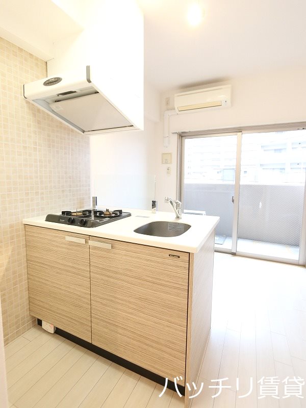 キッチン　画像は別号室の為、現状優先になります。