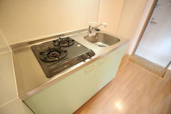 キッチン　コンパクトなキッチンで掃除もラクラク