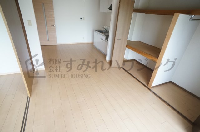 居室・リビング　参考、同建物・反転間取りの号室