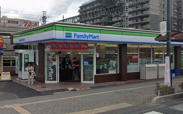 コンビニ　ファミリーマート せんげん台駅前店（コンビニ）まで465m