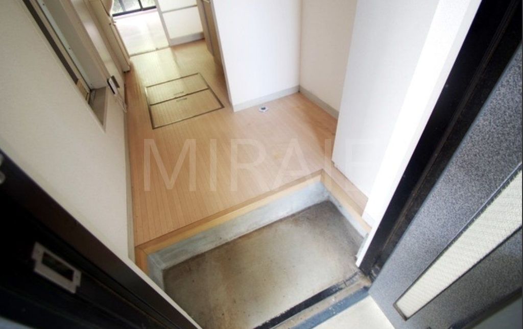 玄関　バルコニー