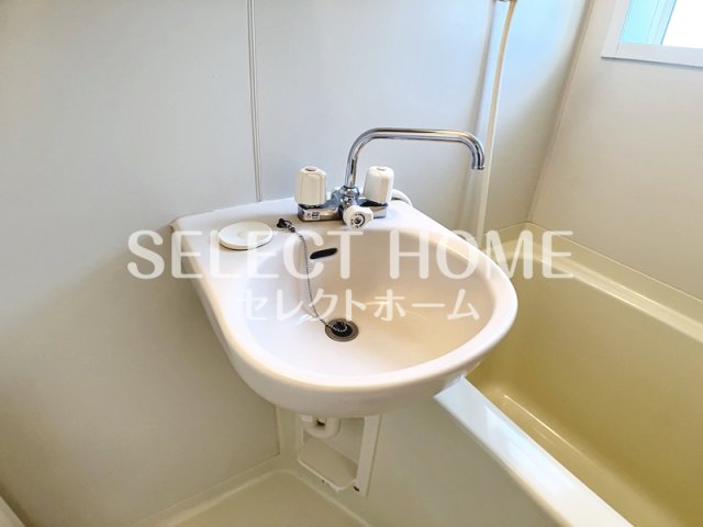 洗面設備　同型タイプゆったりとスペースのある洗面所