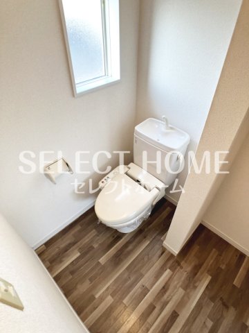 トイレ　同型タイプゆったりとした空間のトイレです