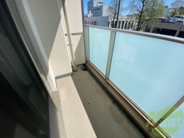 バルコニー　バルコニーは幅もしっかりあって洗濯物がはかどりそうですね。