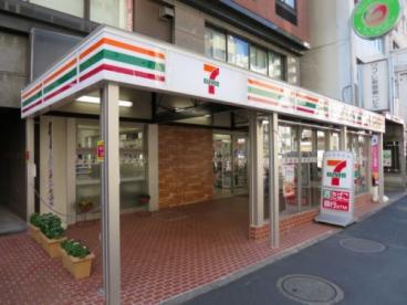 コンビニ　セブンイレブン 西新宿7丁目小滝橋通り店（コンビニ）まで167m