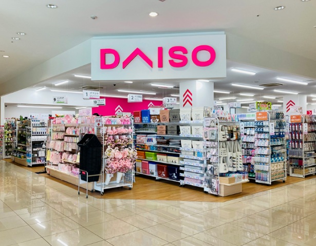 ショッピングセンター　ダイソーカトレヤプラザ伊勢佐木店（ショッピングセンター）まで351m