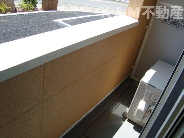 バルコニー　お洗濯にも便利なバルコニー付き