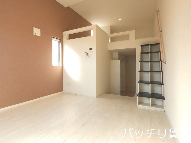 居室・リビング　別号室タイプの為、現状を優先致します。