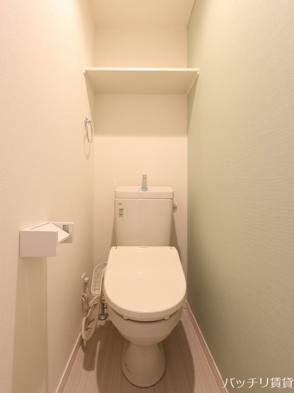 トイレ　別号室タイプの為、現状を優先致します。