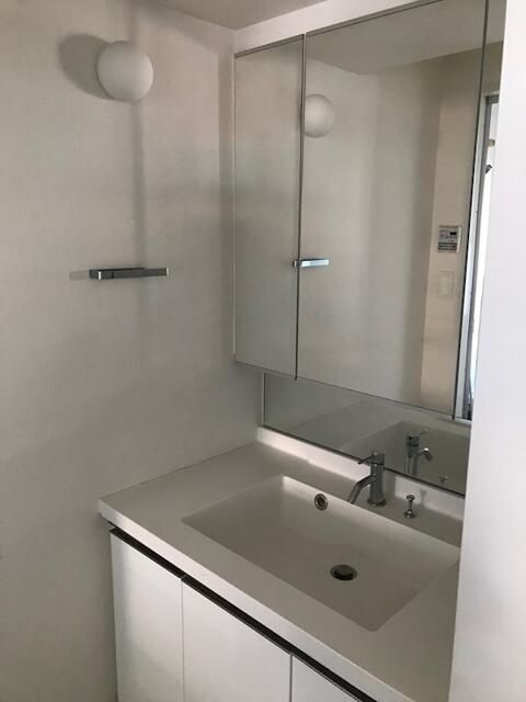 洗面設備　コンパクトで使いやすい洗面所