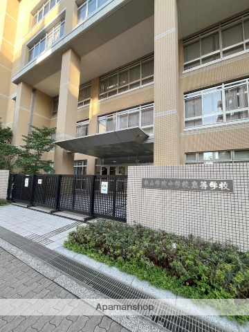 高校・高専　桃山学院中学校高等学校（高校・高専）まで194m