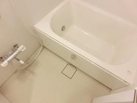 バス・シャワールーム　※別タイプ部屋写真参考※