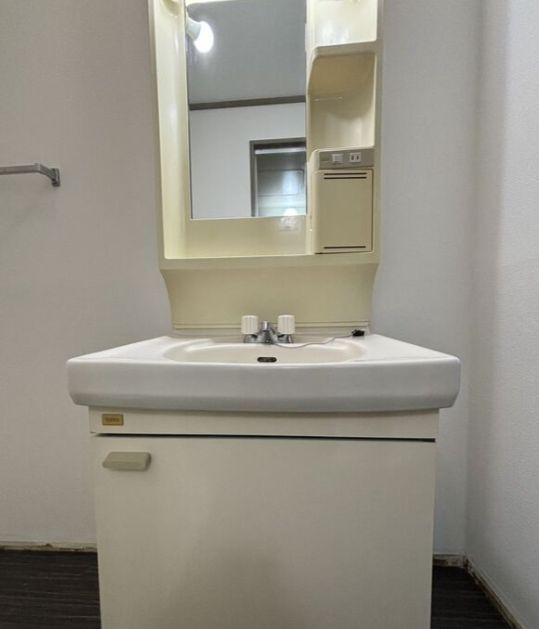 洗面設備　スペースが確保できる洗面所です