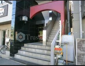 エントランス　落ち着いたエントランスです