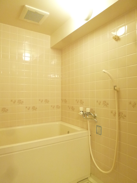 バス・シャワールーム　寒い日も嬉しい追焚機能付きのバスルーム