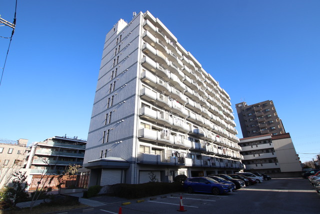 建物外観　鉄骨鉄筋１０階建てマンションです