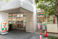 コンビニ　セブンイレブン 十二社店（コンビニ）まで10m