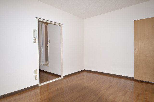 居室・リビング　別号室の画像です。ご参考下さい