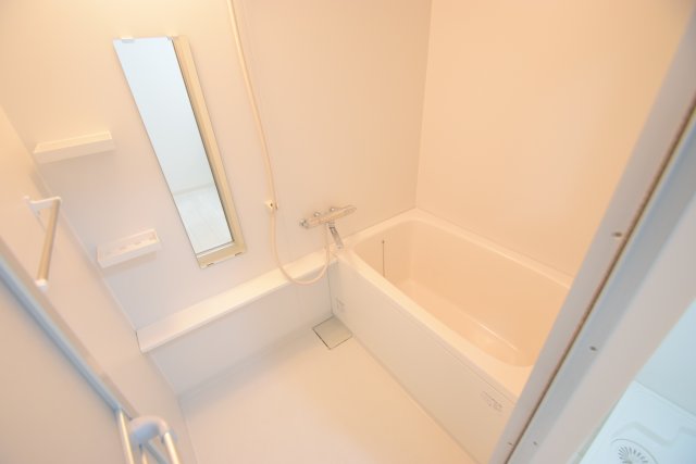 バス・シャワールーム　落ち着いた空間のお風呂です