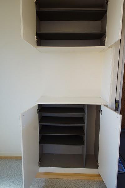 セキュリティ　上下に靴箱があります