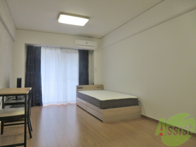 居室・リビング　リビングは１０帖の洋室です。広々していてゆったり出来ますね。