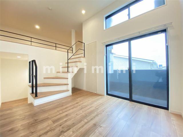 居室・リビング　※写真は別号室のものですので現状優先とさせていただきます