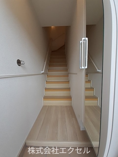 玄関　シューズBOX完備の玄関です。