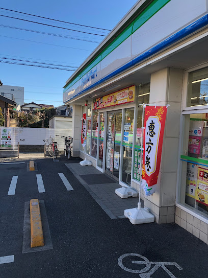 コンビニ　ファミリーマート 石神井台二丁目店（コンビニ）まで705m