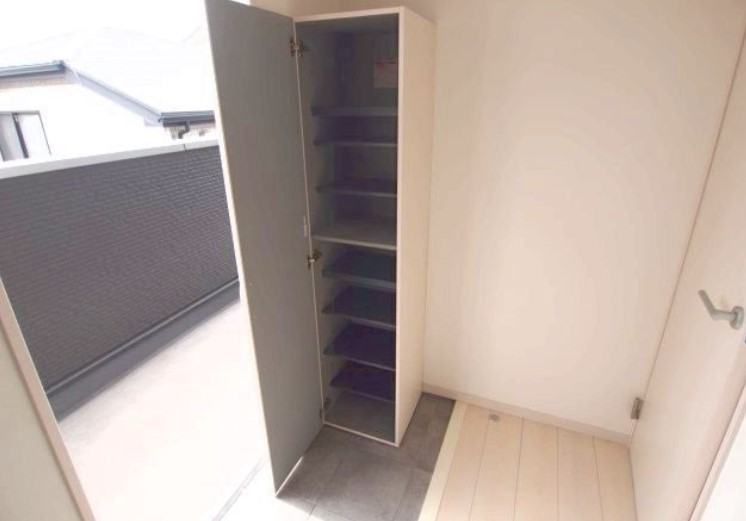 玄関　※同物件・同タイプの写真です。