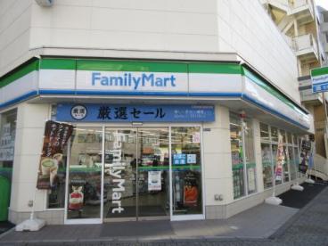 コンビニ　ファミリーマート田端新町三丁目店（コンビニ）まで302m