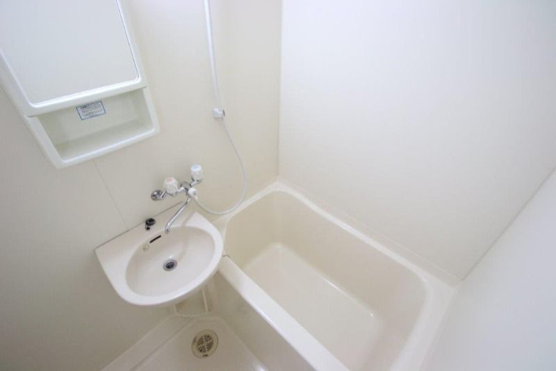 バス・シャワールーム　バストイレ別