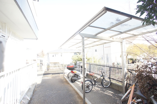その他共有部分　雨の日でも安心☆屋根付の駐輪場です☆