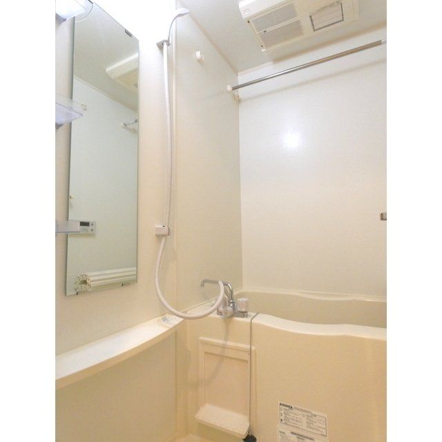 バス・シャワールーム　※同タイプの別のお部屋です。