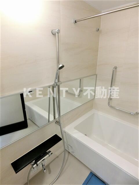 バス・シャワールーム　落ち着いた空間のお風呂です