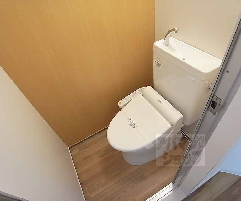 トイレ　ウォシュレット付きトイレです。