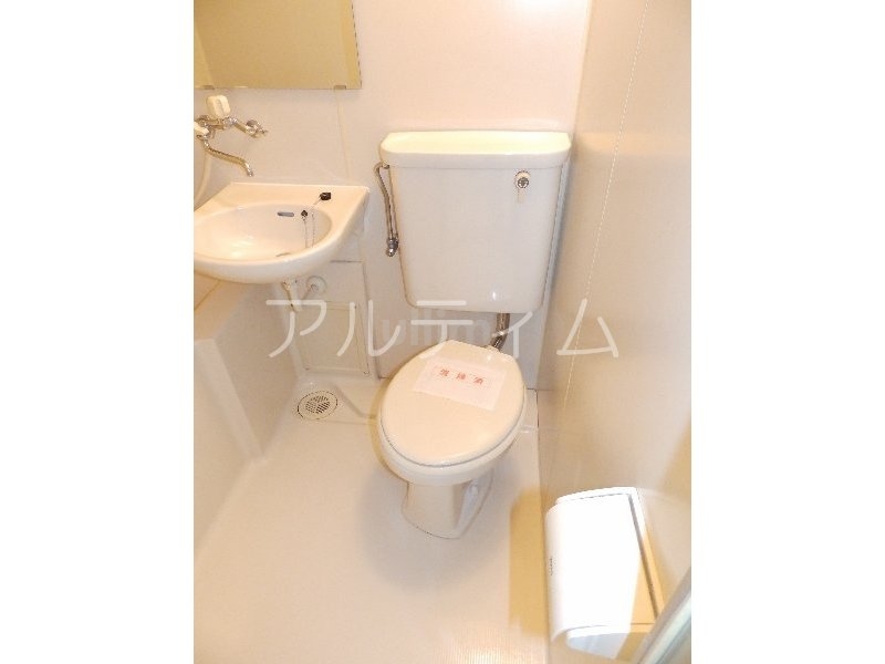 トイレ　※別のお部屋のお写真です。御参考までに。