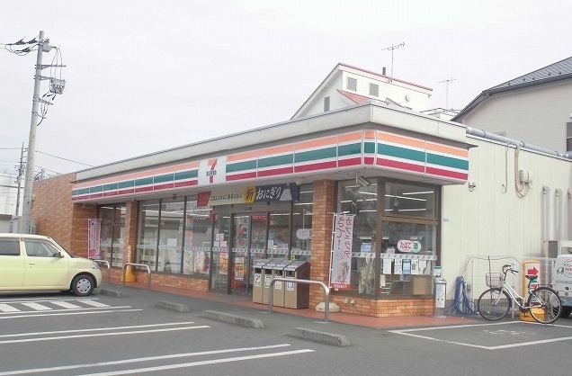 コンビニ　セブンイレブン（コンビニ）まで550m